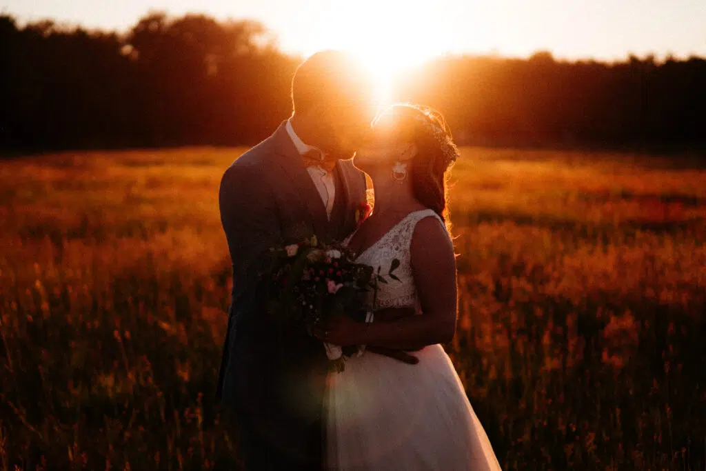 photographie de mariés couche de soleil Haute-Savoie